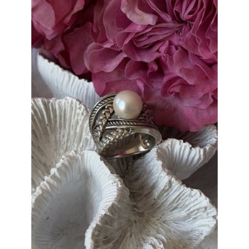 925 Sterling Silver Pearl Ring Size 6