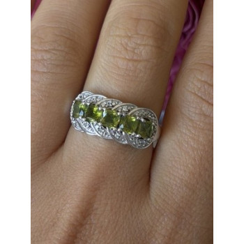 925 Sterling Silver Peridot & Diamond Ring Size 8.5