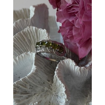 925 Sterling Silver Peridot & Diamond Ring Size 8.5
