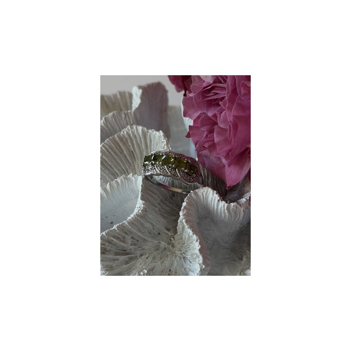 925 Sterling Silver Peridot & Diamond Ring Size 8.5
