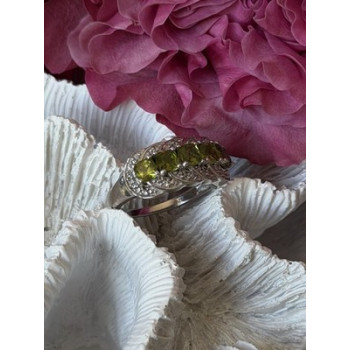 925 Sterling Silver Peridot & Diamond Ring Size 8.5
