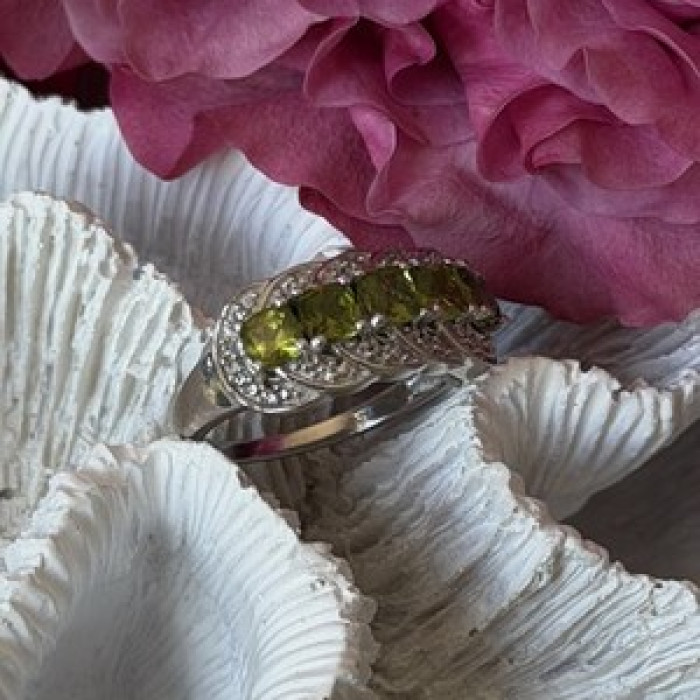 925 Sterling Silver Peridot & Diamond Ring Size 8.5
