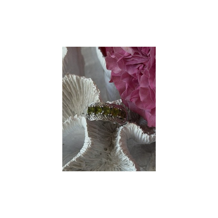 925 Sterling Silver Peridot & Diamond Ring Size 8.5