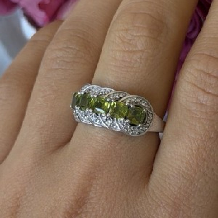 925 Sterling Silver Peridot & Diamond Ring Size 8.5