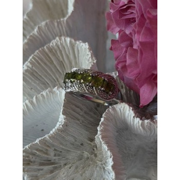 925 Sterling Silver Peridot & Diamond Ring Size 8.5