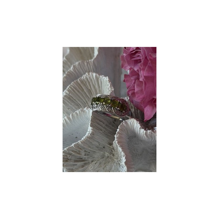 925 Sterling Silver Peridot & Diamond Ring Size 8.5