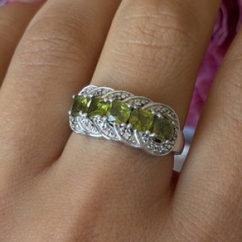 925 Sterling Silver Peridot & Diamond Ring Size 8.5