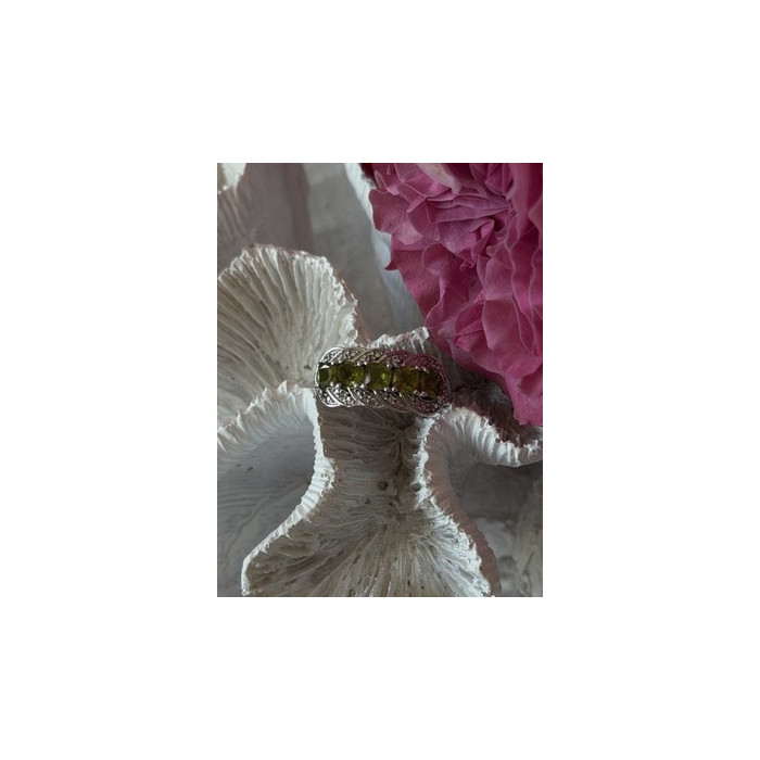 925 Sterling Silver Peridot & Diamond Ring Size 8.5