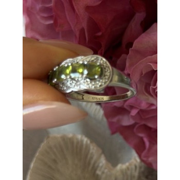 925 Sterling Silver Peridot & Diamond Ring Size 8.5