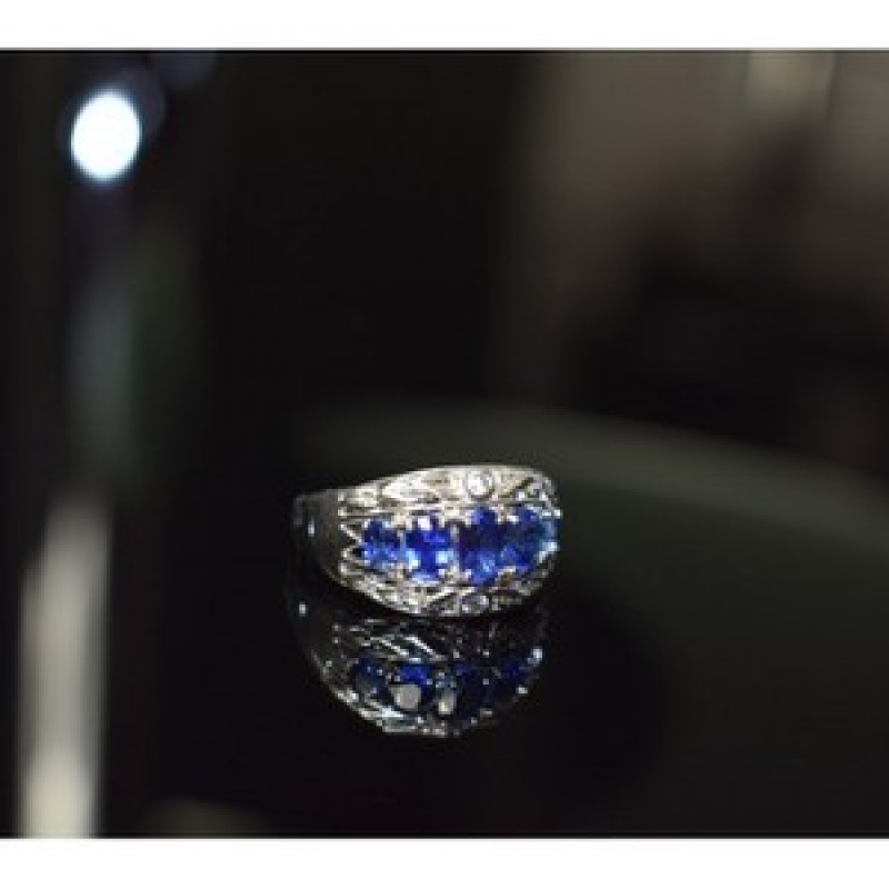 925 Sterling Silver Blue Topaz Ring Size 7.5