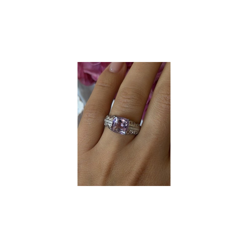 Lovely 925 Sterling Silver Amethyst Ring Size 7