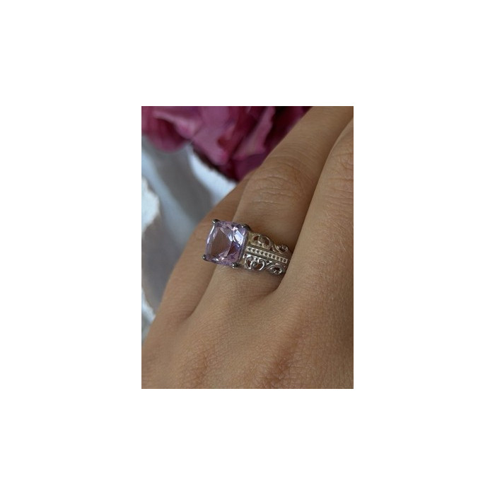 Lovely 925 Sterling Silver Amethyst Ring Size 7