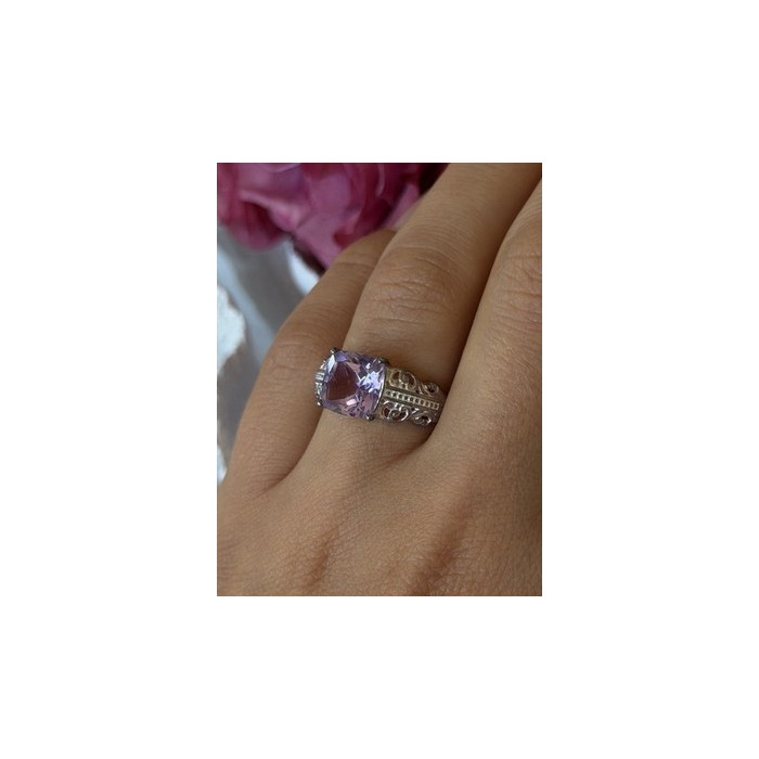 Lovely 925 Sterling Silver Amethyst Ring Size 7
