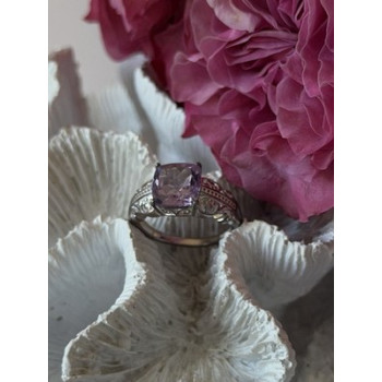 Lovely 925 Sterling Silver Amethyst Ring Size 7