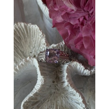 Lovely 925 Sterling Silver Amethyst Ring Size 7
