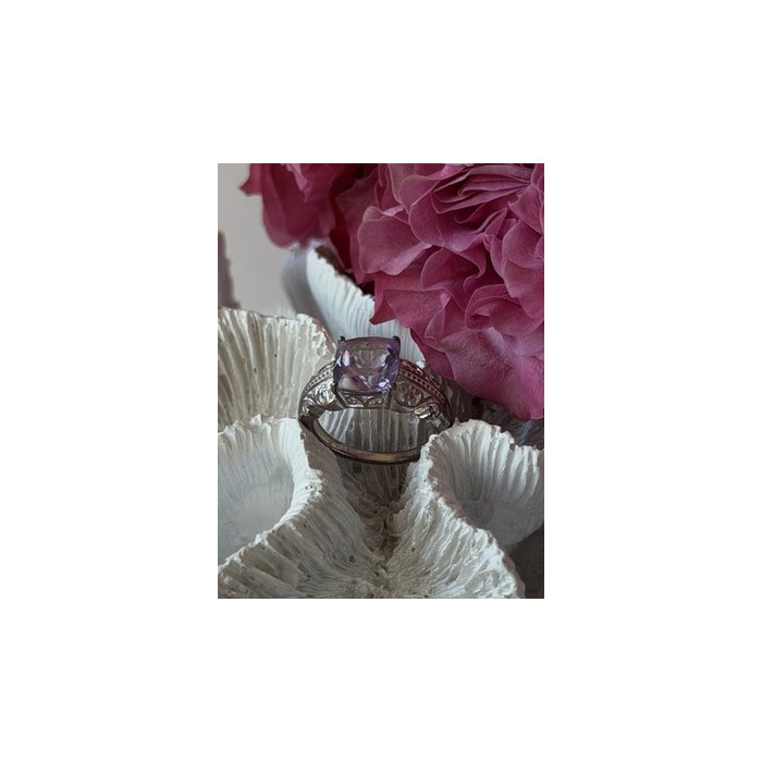 Lovely 925 Sterling Silver Amethyst Ring Size 7