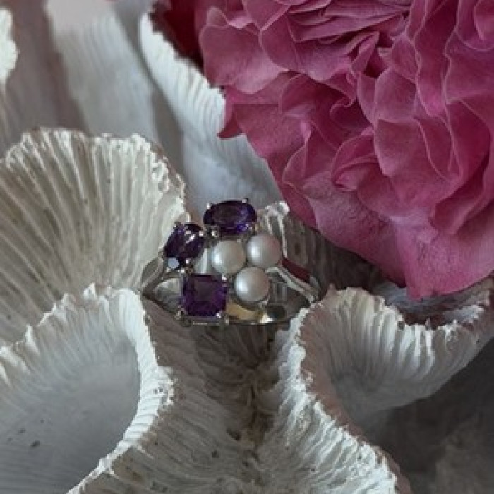 925 Sterling Silver Amethyst & Pearl Ring Size 8