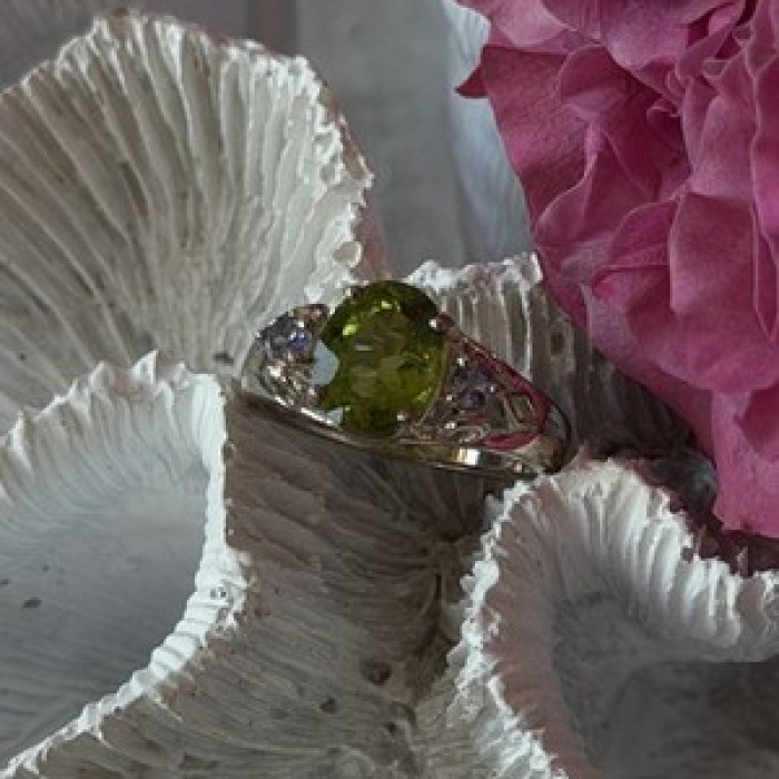 925 Sterling Silver Peridot & Tanzanite Ring Size 7
