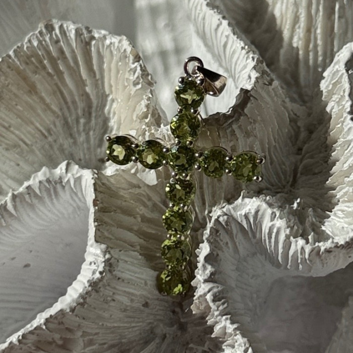 925 Sterling Silver Peridot Cross Pendant