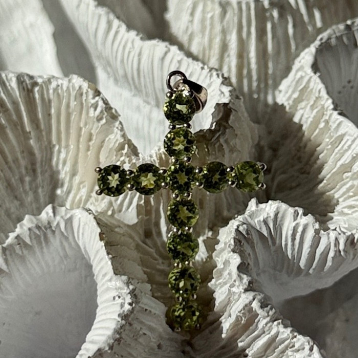 925 Sterling Silver Peridot Cross Pendant