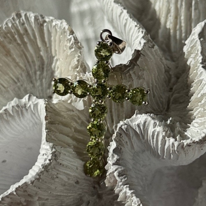 925 Sterling Silver Peridot Cross Pendant