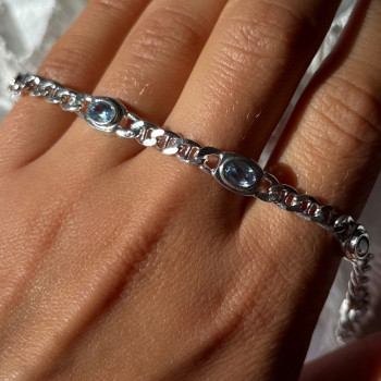Beautiful 925 Sterling Silver Blue Topaz Bracelet Length 7.5