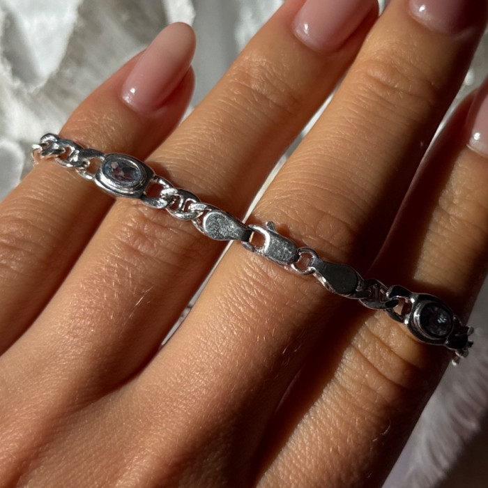 Beautiful 925 Sterling Silver Blue Topaz Bracelet Length 7.5