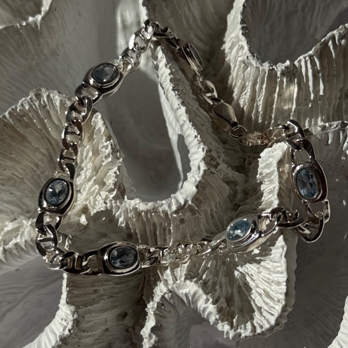 Beautiful 925 Sterling Silver Blue Topaz Bracelet Length 7.5