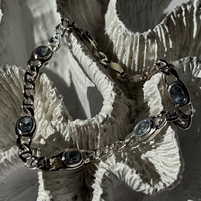 Beautiful 925 Sterling Silver Blue Topaz Bracelet Length 7.5
