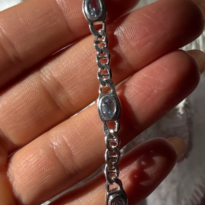 Beautiful 925 Sterling Silver Blue Topaz Bracelet Length 7.5