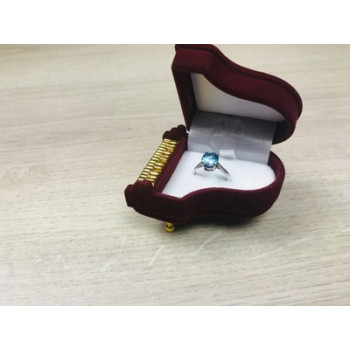 925 Sterling Silver Sky Blue Topaz Ring Size 5.5