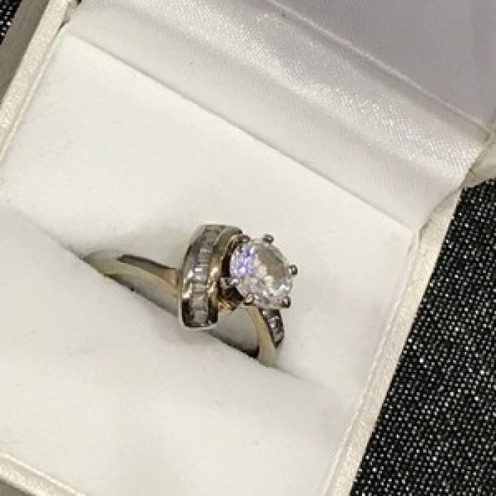 925 Sterling Silver CZ Ring Size 6.5