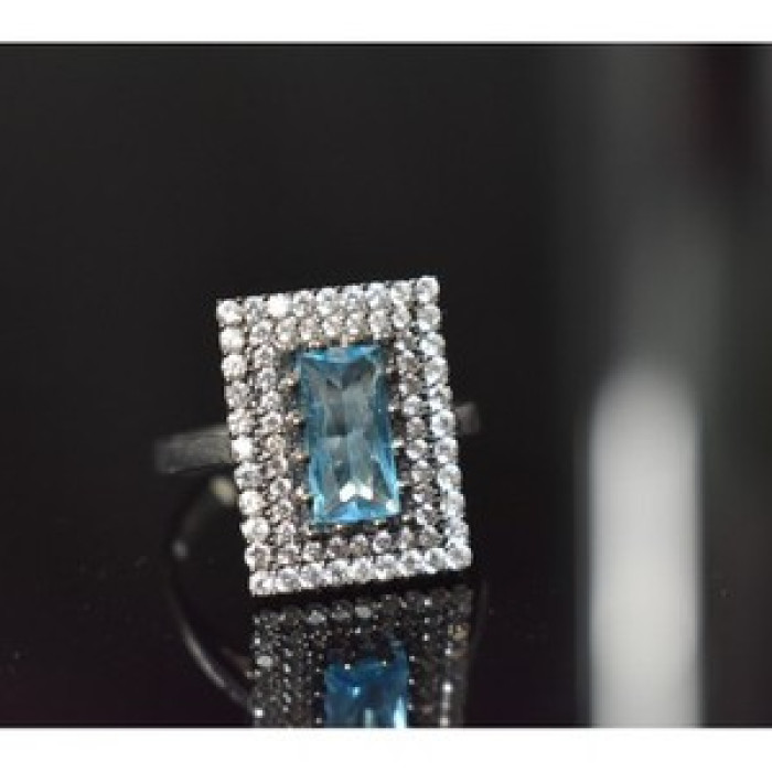 925 Sterling Silver Blue Alpanite & CZ Ring Size 8.5