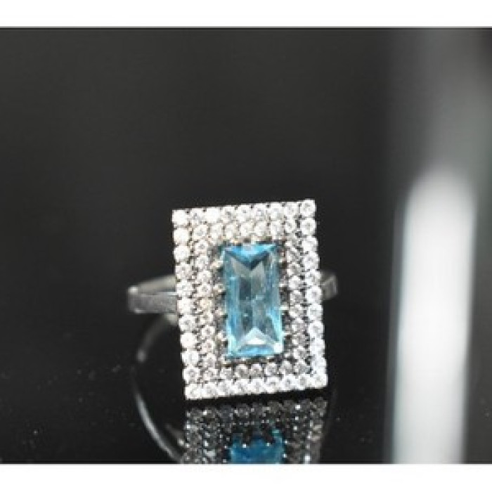 925 Sterling Silver Blue Alpanite & CZ Ring Size 8.5