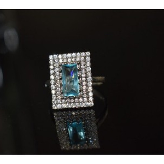 925 Sterling Silver Blue Alpanite & CZ Ring Size 8.5