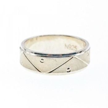 925 Sterling Silver Band Ring Size 7.5 Italy
