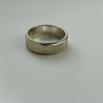 925 Sterling Silver Band Ring Size 7.5 Italy