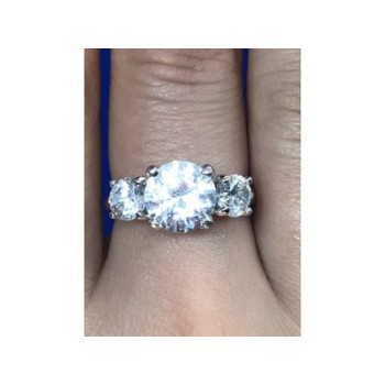 Beautiful Ring with CZ Size 7.5
