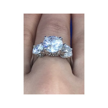 Beautiful Ring with CZ Size 7.5
