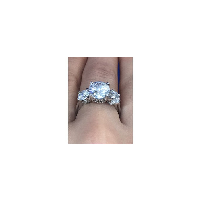 Beautiful Ring with CZ Size 7.5
