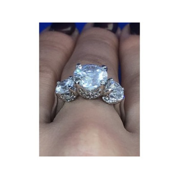 Beautiful Ring with CZ Size 7.5