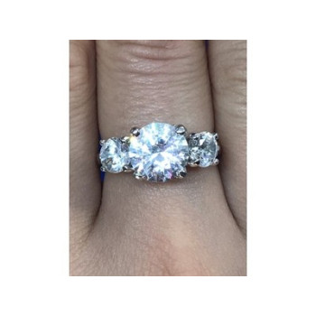 Beautiful Ring with CZ Size 7.5