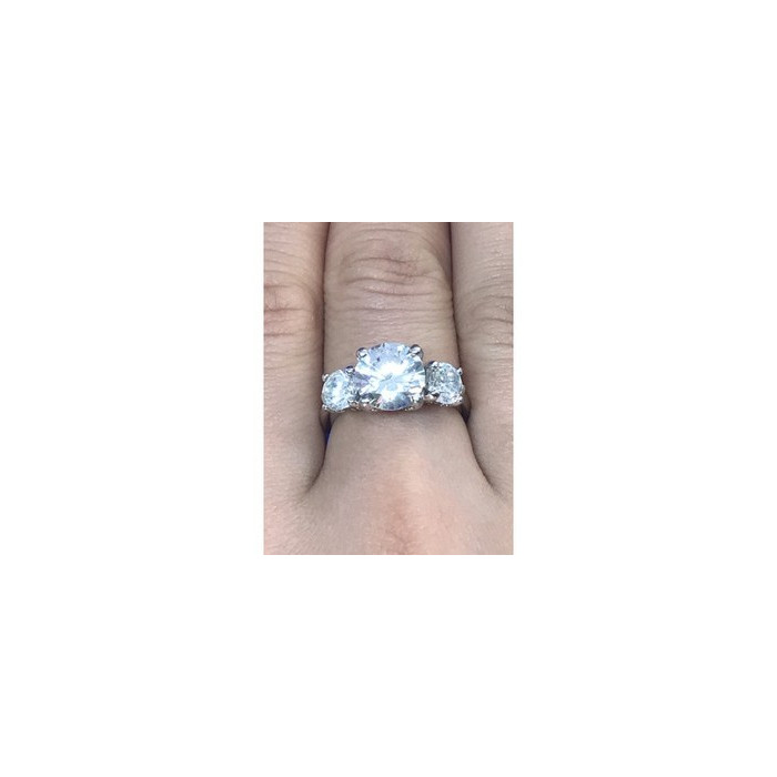 Beautiful Ring with CZ Size 7.5