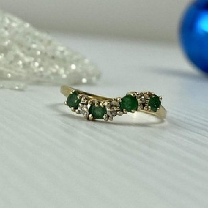 10K Yellow Gold Emeralds & Diamonds Ring Size 6.5