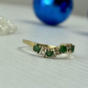 10K Yellow Gold Emeralds & Diamonds Ring Size 6.5