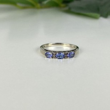 10K White Gold Iolite & Diamond Ring Size 7.5
