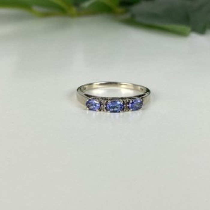 10K White Gold Iolite & Diamond Ring Size 7.5