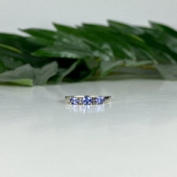 10K White Gold Iolite & Diamond Ring Size 7.5