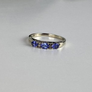 10K White Gold Iolite & Diamond Ring Size 7.5