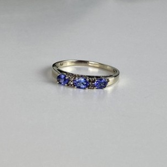 10K White Gold Iolite & Diamond Ring Size 7.5